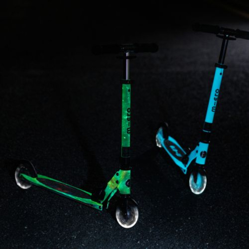 Самокат Micro серии Sprite Glow LED Art Collection – Космос