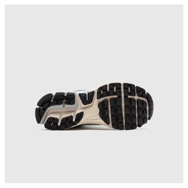 Кросівки жіночі Nike Wmns Zoom Vomero 5 White (FN6742-002)