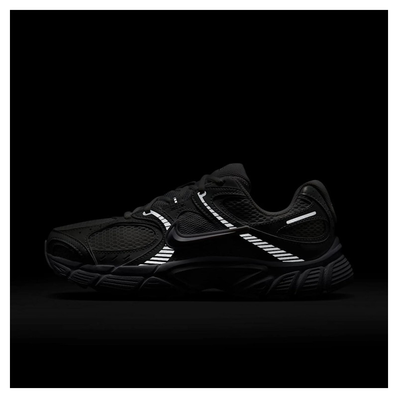 Кросівки чоловічі Nike V5 Rnr White Black Metallic Silver (HQ7901-101)
