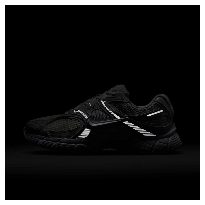 Кросівки чоловічі Nike V5 Rnr White Black Metallic Silver (HQ7901-101)