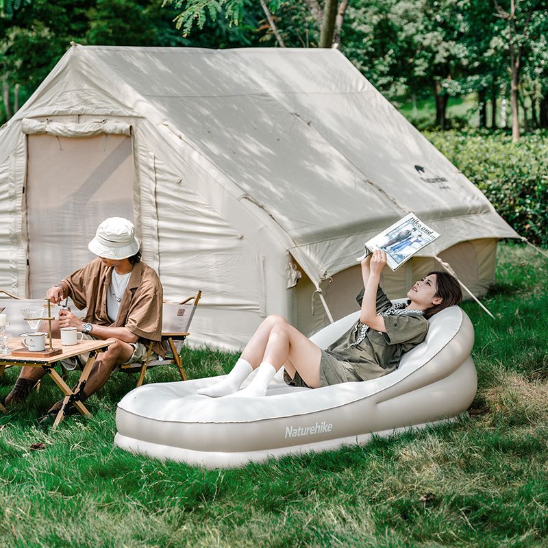 Матрац кемпінговий надувний одномісний Naturehike CNK2300DZ020, 180x90x60 см, бежевий із вбудованим насосом для надування