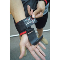 Гаки для тяги на зап'ястя Power System PS-3310 Hardcore Hooks Black/Red Гаки для тяги на зап'ястя Power System PS-3310 Hardcore Hooks Black/Red