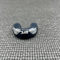 Капа OPRO Instant Custom-Fit UFC доросла (вік 11+) Silver/Black (art.102529002) Капа OPRO Instant Custom-Fit UFC доросла (вік 11+) Silver/Black (art.102529002)