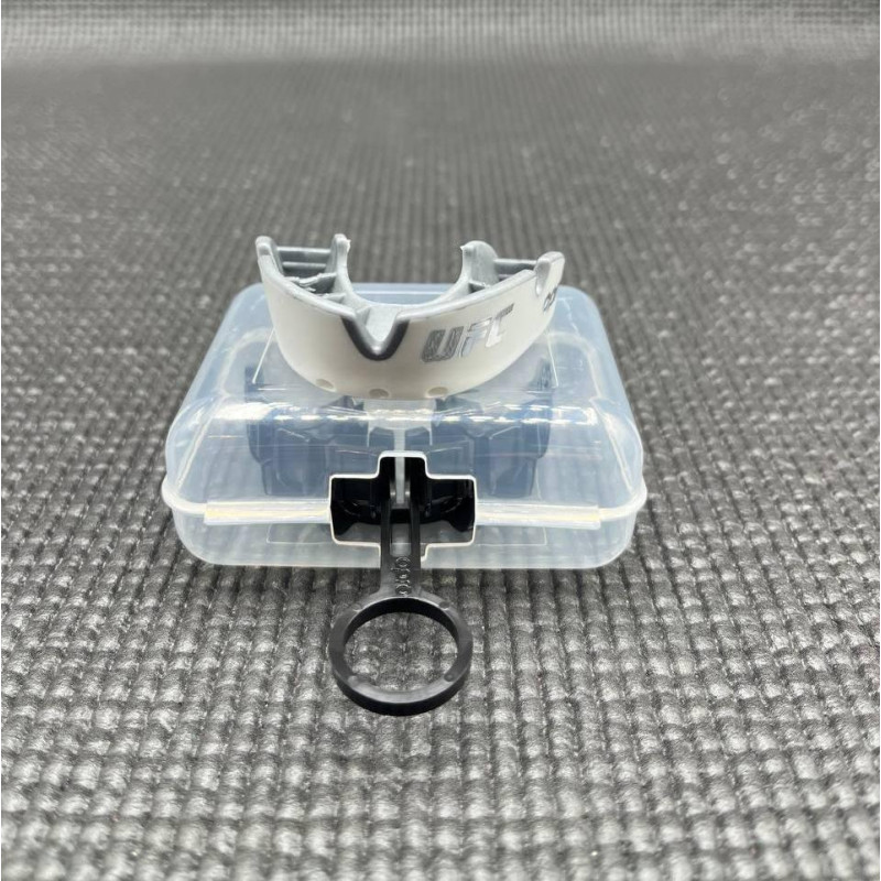 Капа OPRO Silver UFC доросла (вік 11+) White/Silver (ufc.102514003)