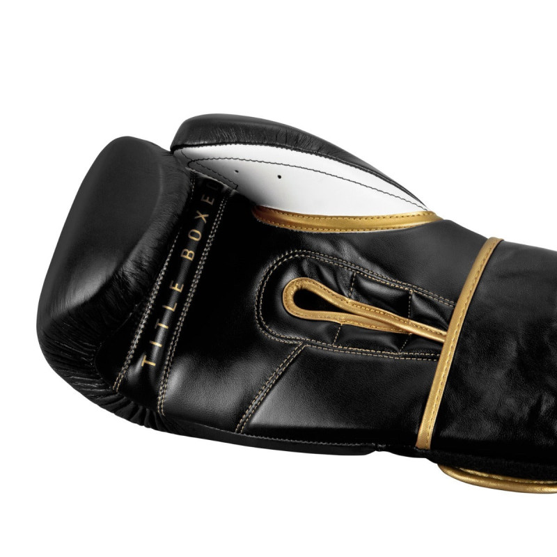 Боксерські рукавиці TITLE Boxeo Mexican Leather Quatro Black/White 12 oz (бинти 4м. в комплекті)
