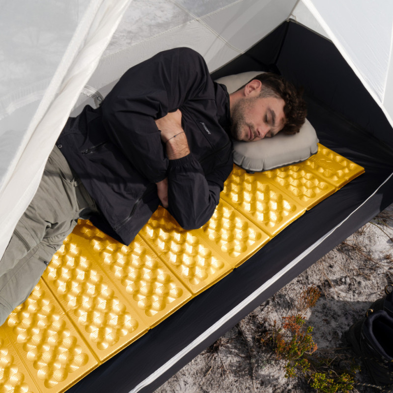 Килимок туристичний складаний одномісний Naturehike CNK2650WS027, 185 х 56 х 2.6 см золотистий