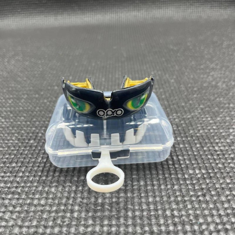 Капа OPRO Instant Eyes доросла (вік 11+) Black/Green (art.102524001)