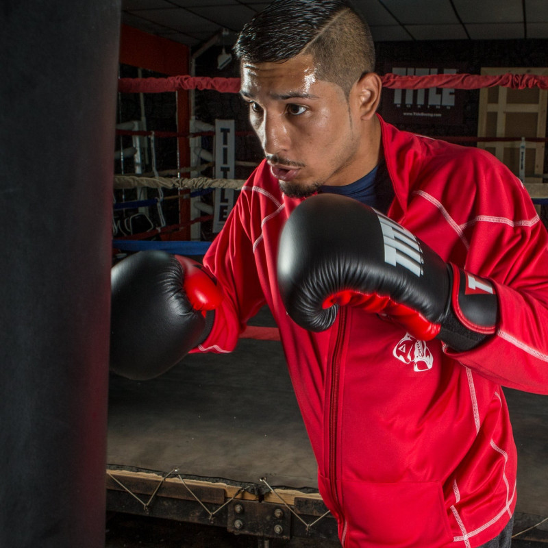 Боксерські рукавиці TITLE Boxing Dynamic Strike Black/Red 16 oz