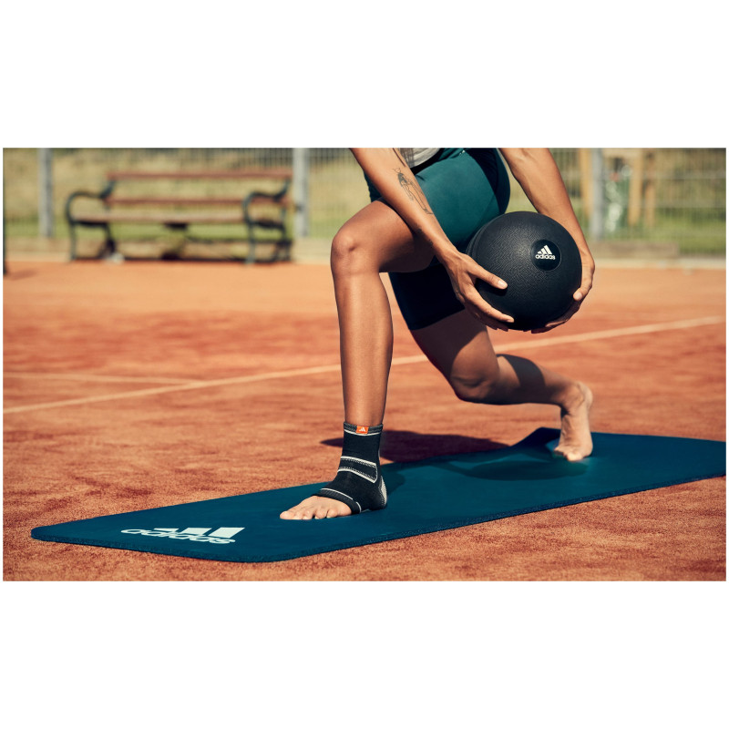 Фіксатор щиколотки Adidas Ankle Support