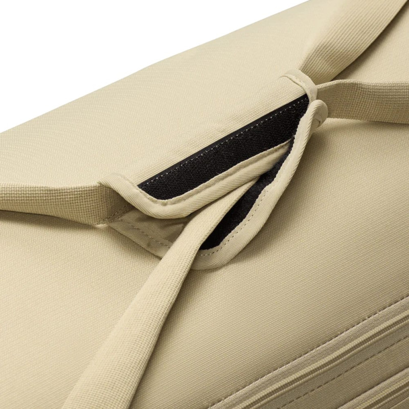 Сумка Nike NK BRSLA M DUFF - 9.5 60L бежевий, чорний Уні 64 х 30 х 30 см