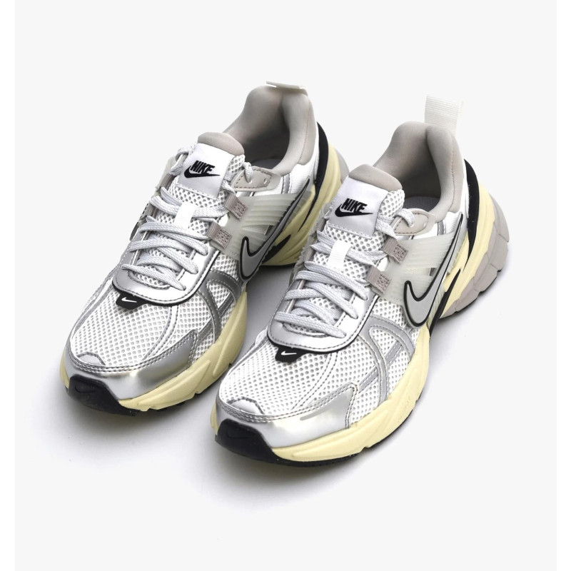 Кросівки жіночі Nike Wmns V2k Run (FD0736-100)