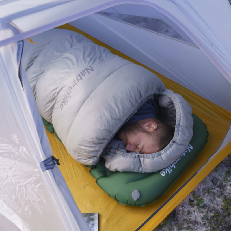 Матрац туристичний водонепроникний одномісний Naturehike CNK2300DZ0001, 198x59x6.5 см, темно-синій із вбудованою помпою для надування