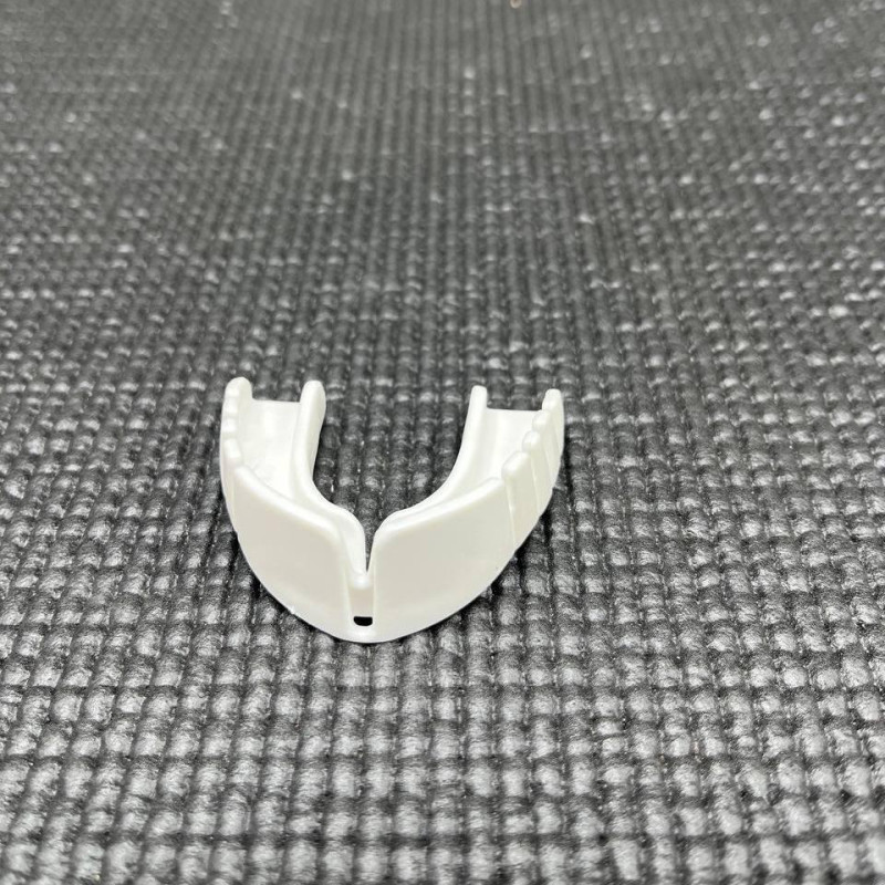 Капа боксерська OPRO Snap-Fit UFC Hologram White (art.002257002)