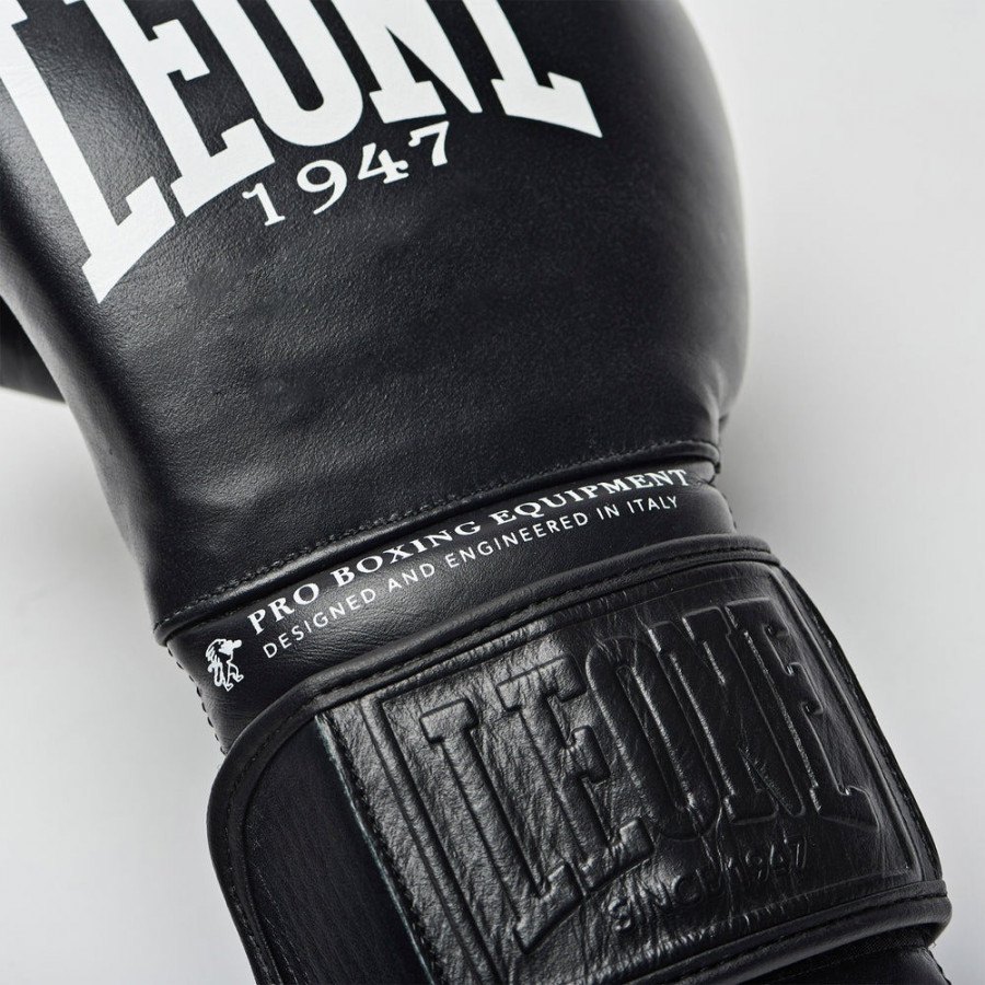 Боксерські рукавиці Leone GN111 THE GREATEST Black 12 унцій (бинти 4 м. в комплекті)