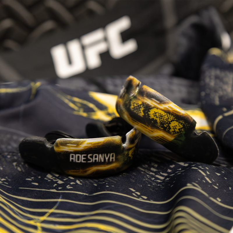 Капа OPRO UFC Fighter Collection Israel Adesanya доросла (вік 11+) Black (art.102529005)