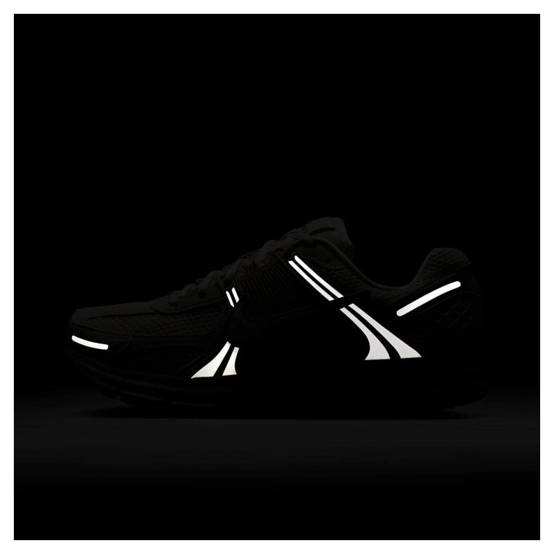 Кросівки жіночі Nike Wmns Zoom Vomero 5 (FJ2028-002)