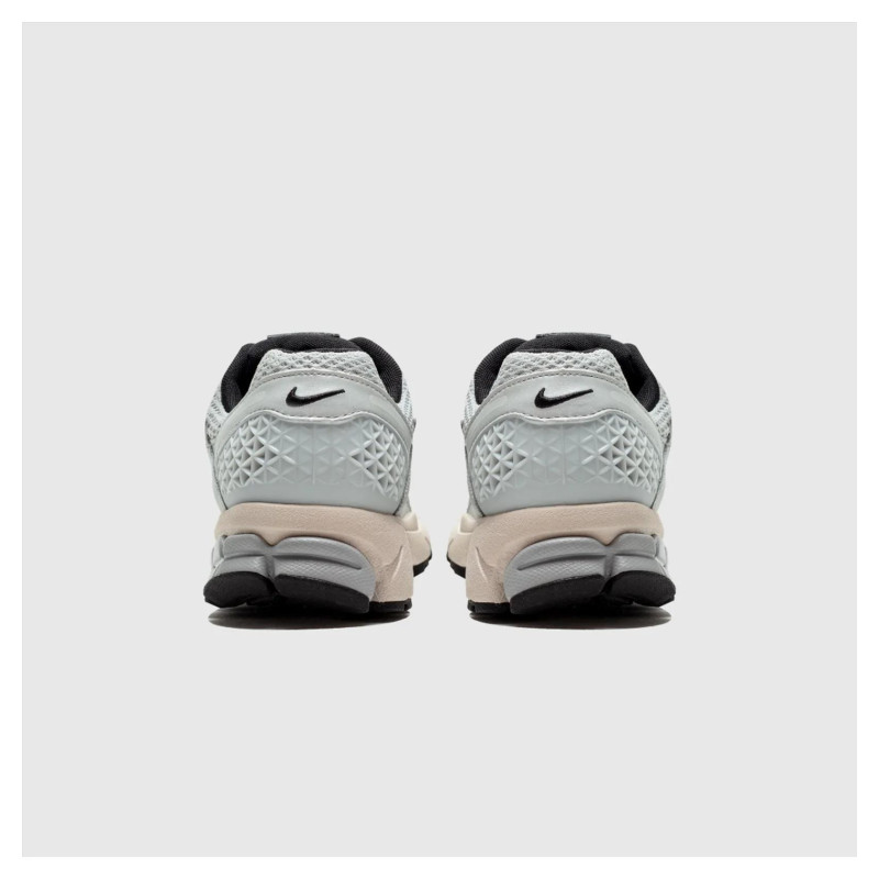 Кросівки жіночі Nike Wmns Zoom Vomero 5 White (FN6742-002)