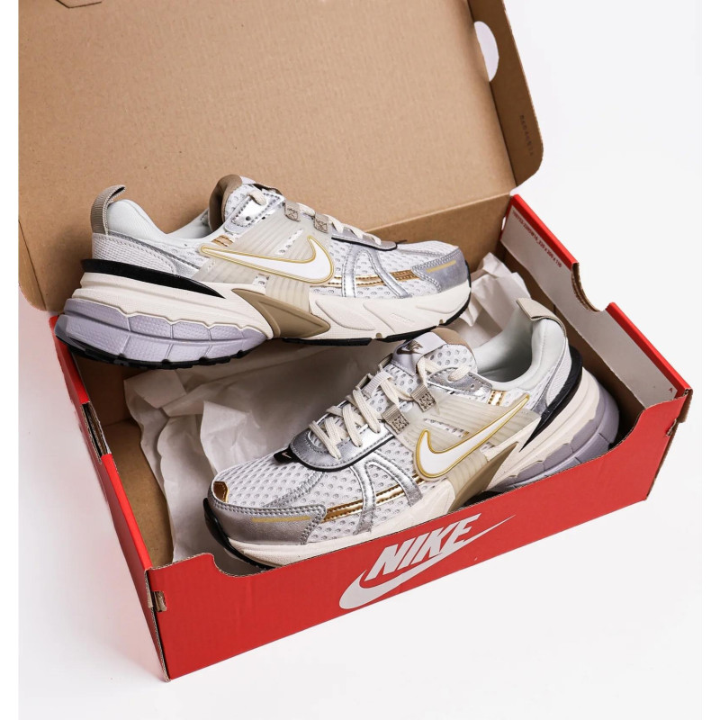 Кросівки жіночі Nike V2k Run (HJ7245-100)