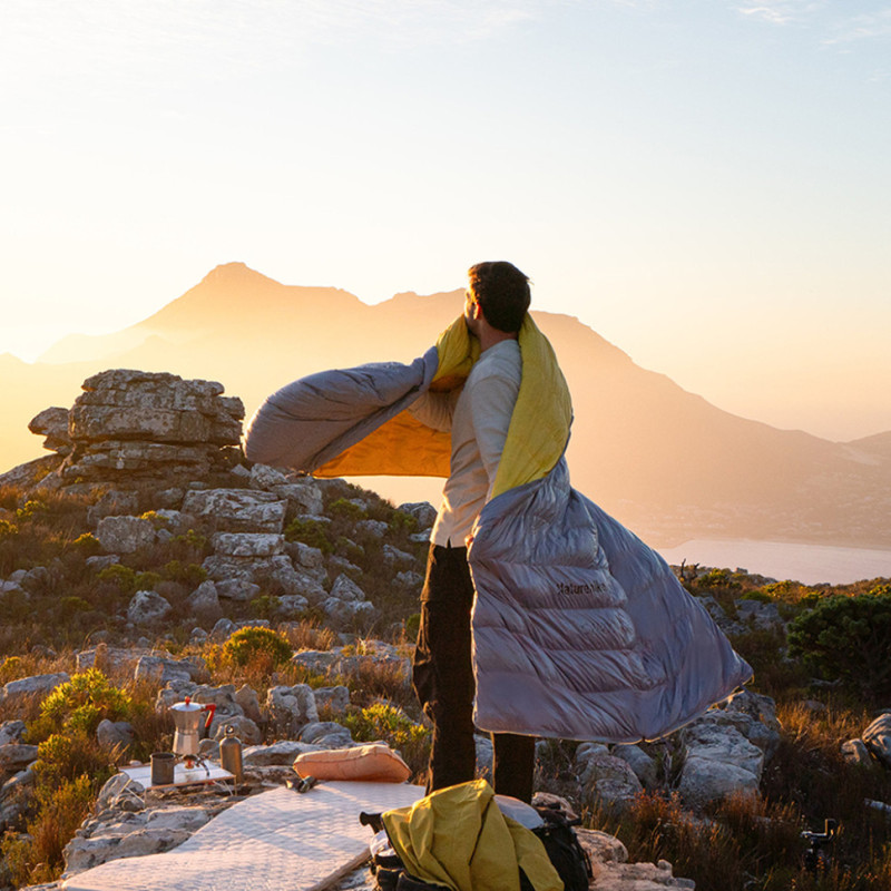 Спальник з натуральним пухом Naturehike CW700 CNK2450WS048, p-р L, жовто-сірий