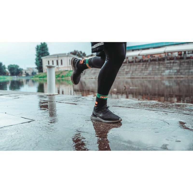 Шкарпетки водонепроникні Dexshell Running, p-p L, з помаранчевими смугами